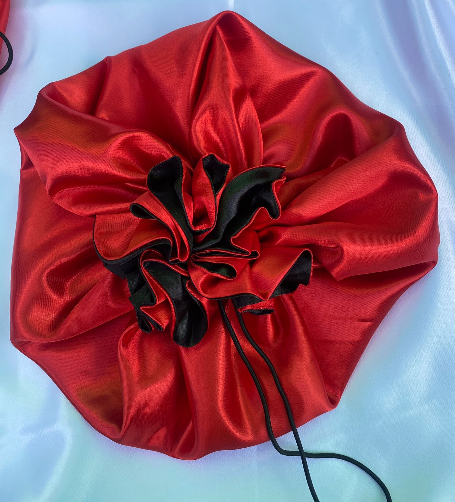 Red/Black Large Ruffle Bonnet - Image 4